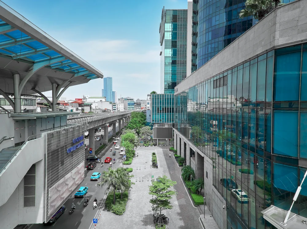 Toàn cảnh tòa nhà The West hiện đại nằm liền kề tuyến metro Nhổn - Hà Nội