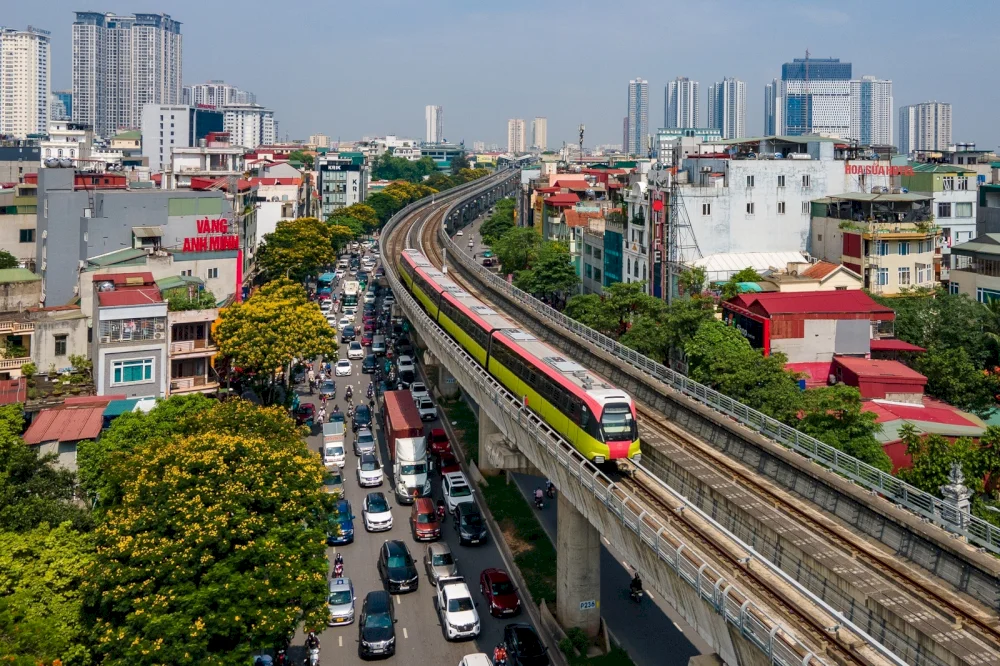 Việc sử dụng metro giúp giảm tắc nghẽn giao thông và ô nhiễm môi trường (Hình ảnh: Internet)