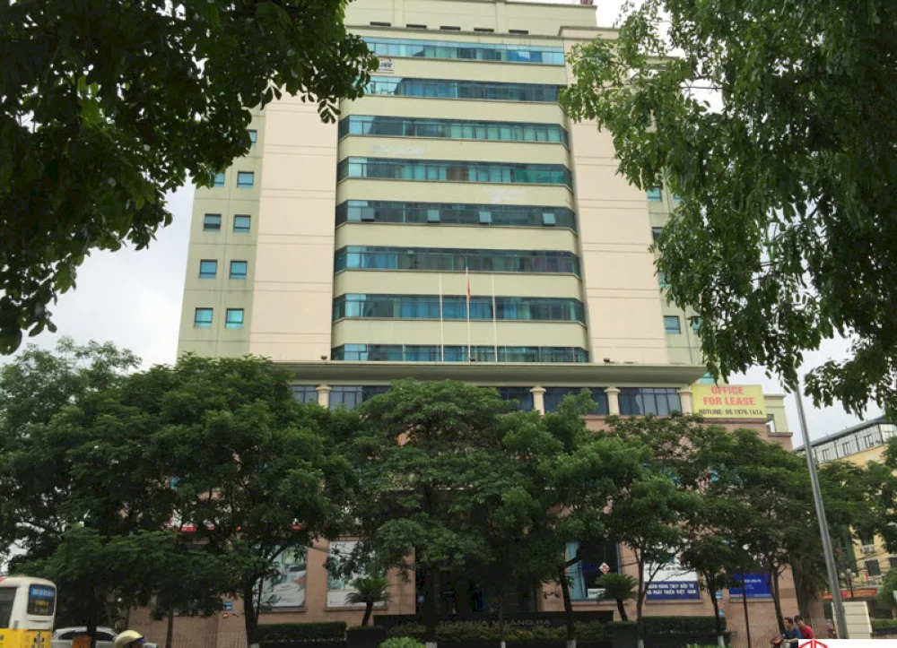 Tòa nhà 14 Láng Hạ nằm ngay mặt đường Láng Hạ, tạo thuận lợi cho phát triển kinh doanh
